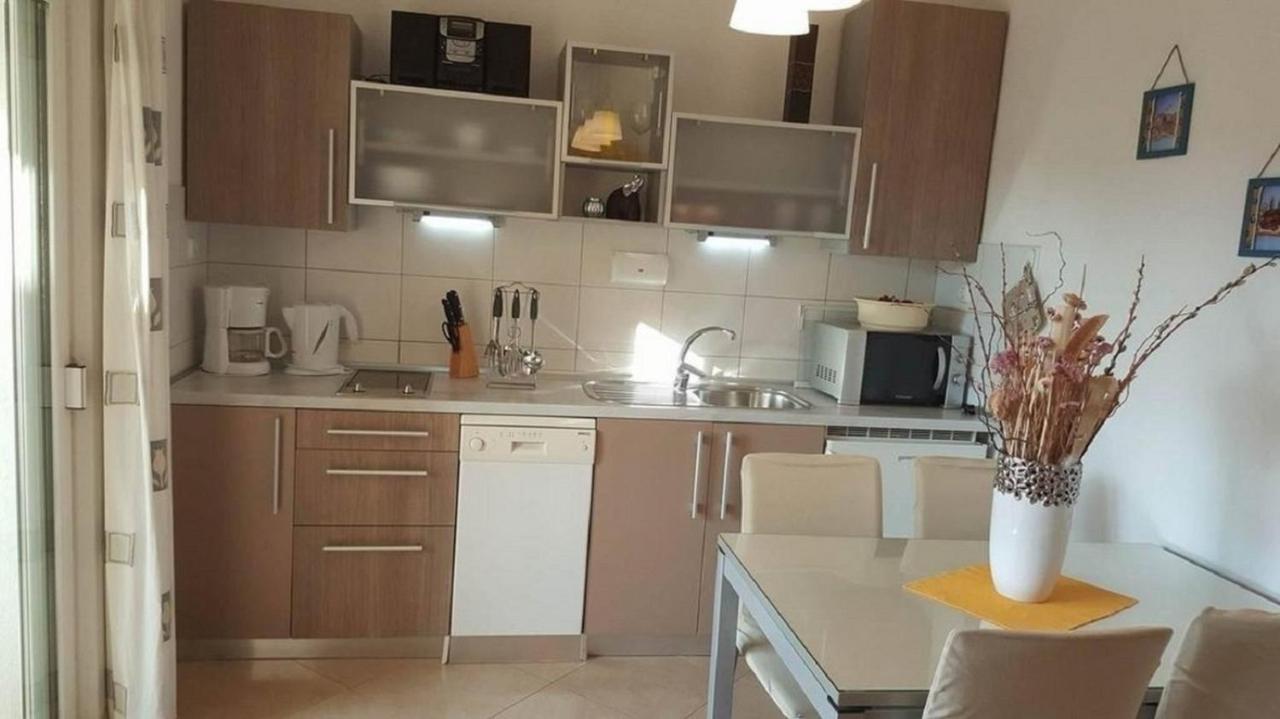Apartments Lemar - With Parking Бол Экстерьер фото