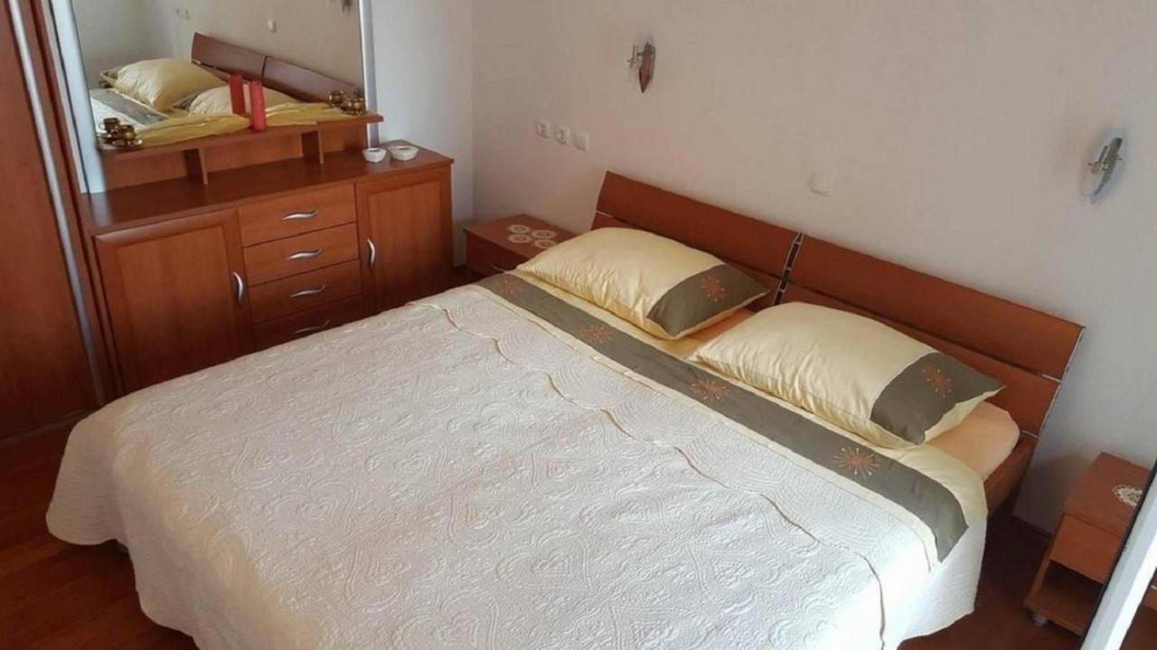 Apartments Lemar - With Parking Бол Экстерьер фото
