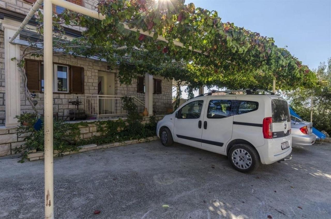 Apartments Lemar - With Parking Бол Экстерьер фото
