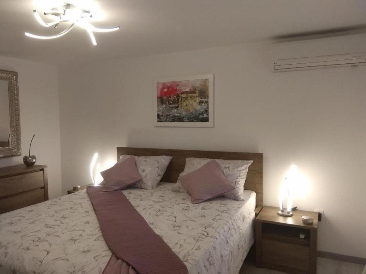 Apartments Lemar - With Parking Бол Экстерьер фото
